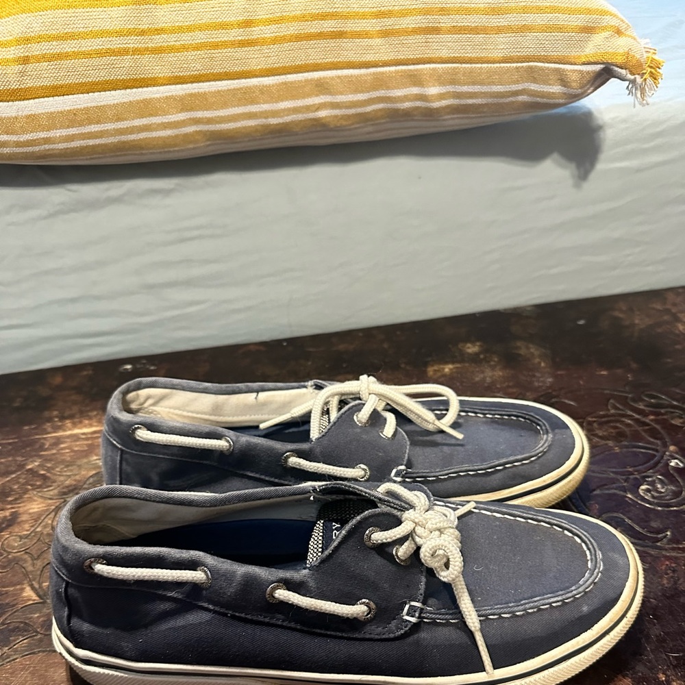 Sperrys size 9 in men’s
